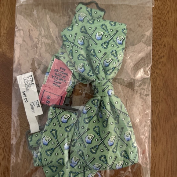 Boys Vineyard Vines Lacrosse Themed Bow Tie — NWT - Picture 2 of 2